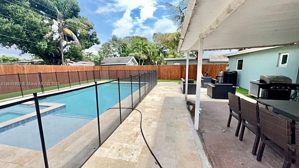 En Venta: $549,232 (3 camas, 2 baños, 900 Pies cuadrados)