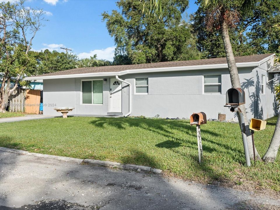 For Sale: $599,232 (3 beds, 2 baths, 900 Square Feet)