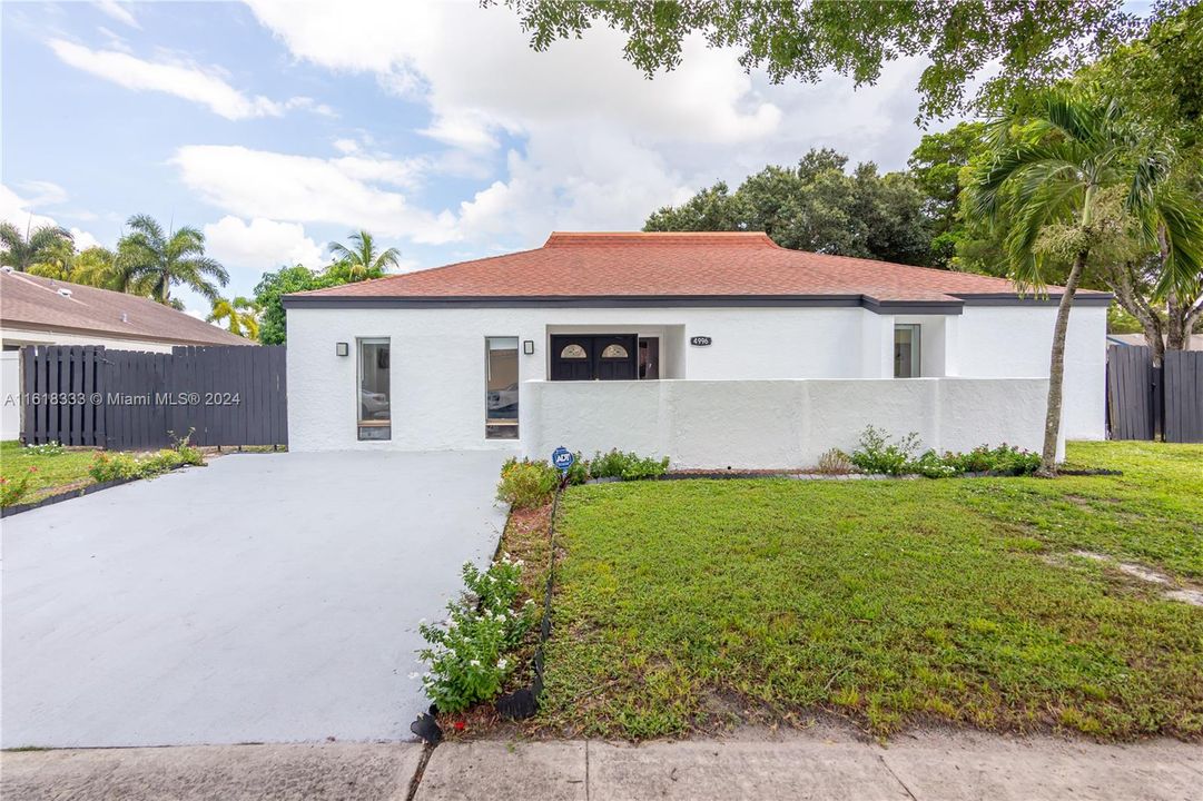 For Sale: $900,000 (5 beds, 2 baths, 2402 Square Feet)