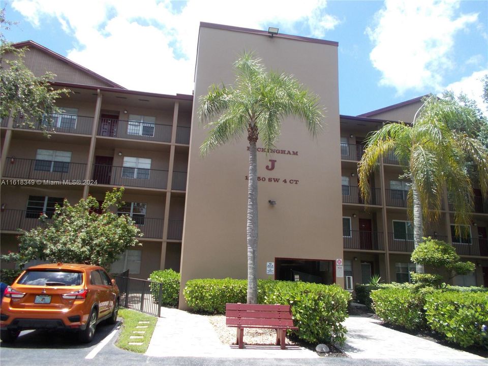 For Sale: $258,500 (2 beds, 2 baths, 1351 Square Feet)