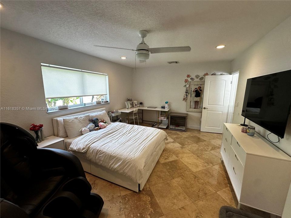 For Rent: $5,500 (3 beds, 2 baths, 2362 Square Feet)