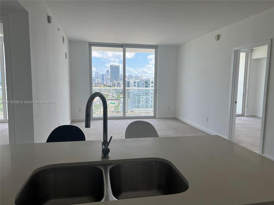 For Rent: $3,700 (2 beds, 2 baths, 951 Square Feet)