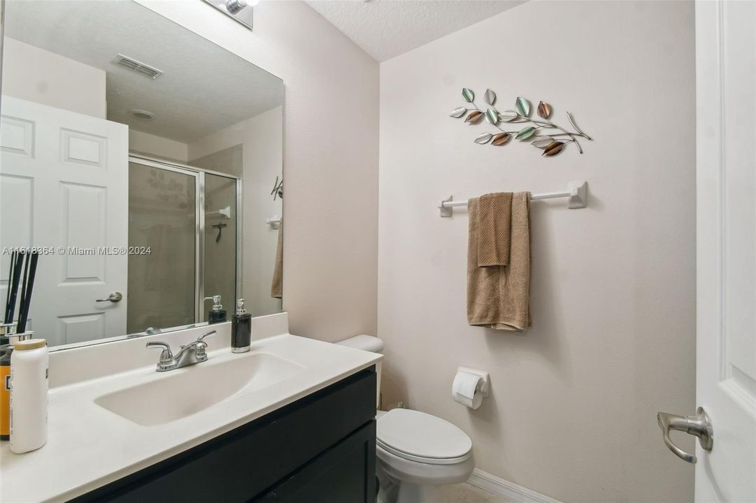 For Sale: $374,000 (2 beds, 2 baths, 1076 Square Feet)