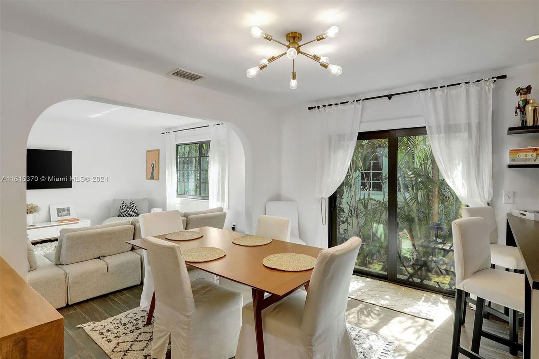 Recently Sold: $1,350,000 (3 beds, 2 baths, 1707 Square Feet)