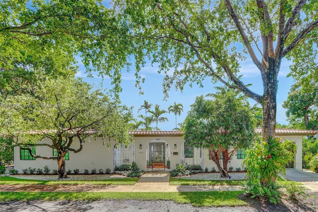 For Sale: $1,350,000 (3 beds, 2 baths, 1707 Square Feet)