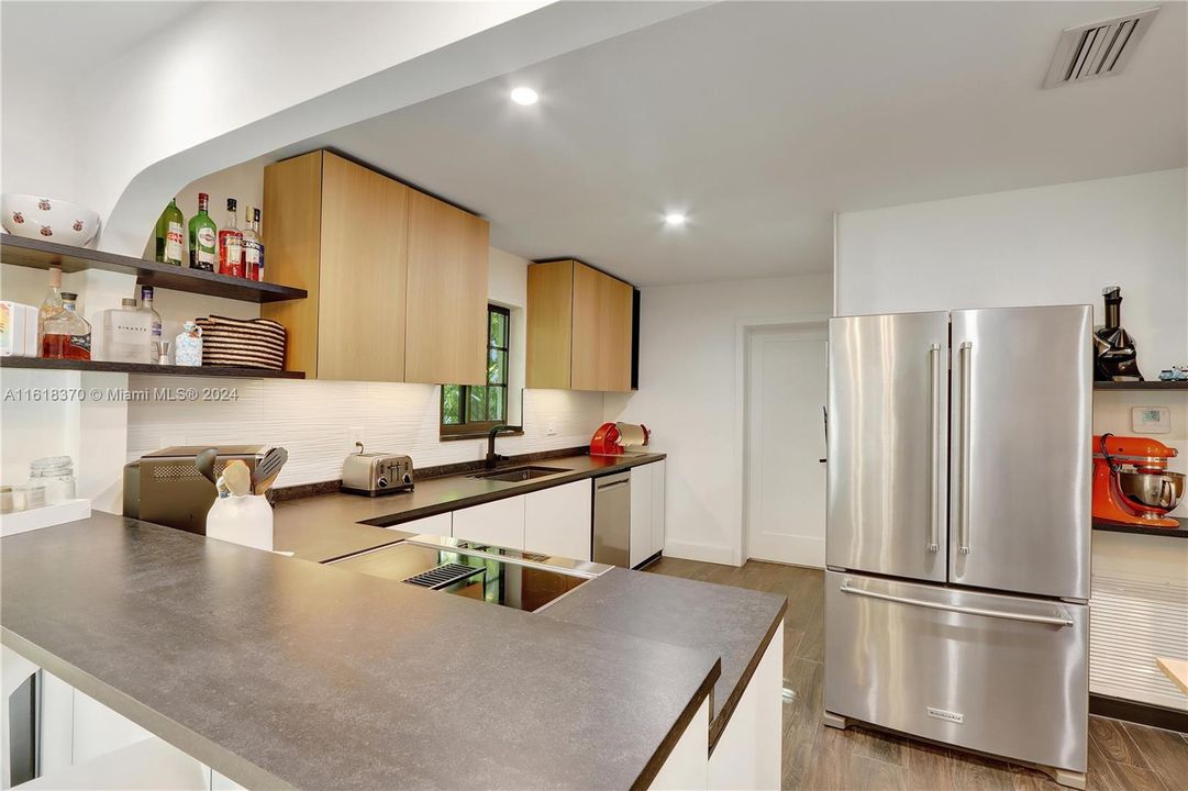 Recently Sold: $1,350,000 (3 beds, 2 baths, 1707 Square Feet)