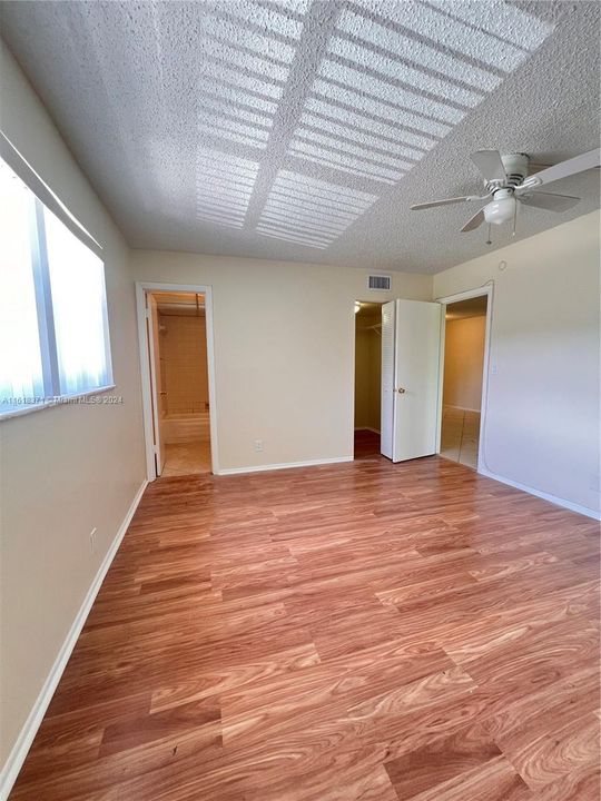 Recently Rented: $1,950 (2 beds, 2 baths, 949 Square Feet)