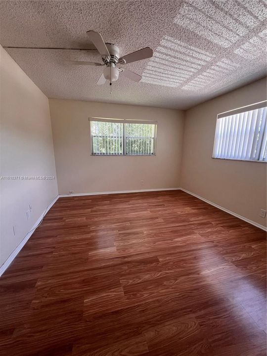 Recently Rented: $1,950 (2 beds, 2 baths, 949 Square Feet)