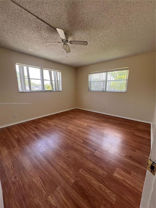 Recently Rented: $1,950 (2 beds, 2 baths, 949 Square Feet)