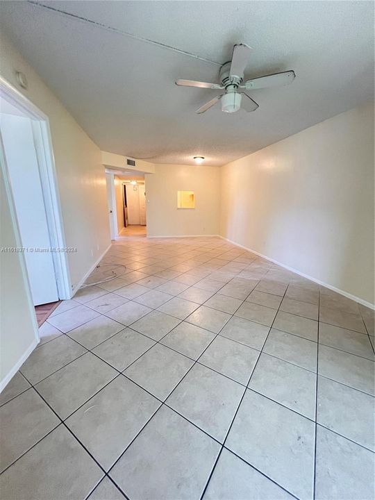 For Rent: $1,950 (2 beds, 2 baths, 949 Square Feet)