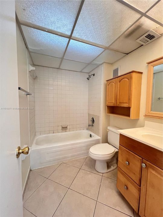 For Rent: $1,950 (2 beds, 2 baths, 949 Square Feet)