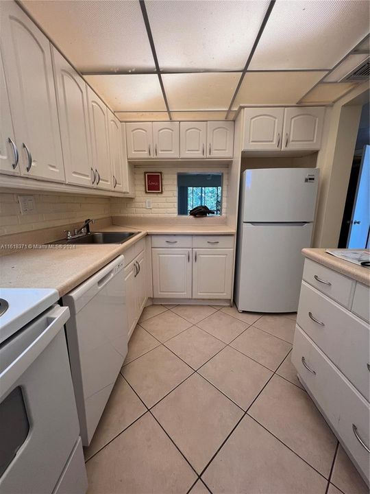 Recently Rented: $1,950 (2 beds, 2 baths, 949 Square Feet)