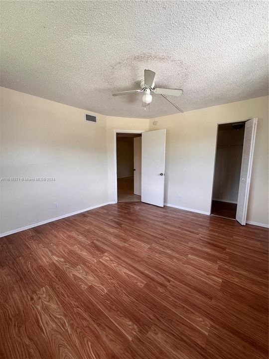 For Rent: $1,950 (2 beds, 2 baths, 949 Square Feet)