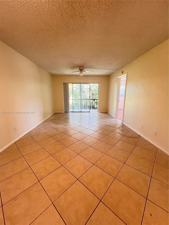 For Rent: $1,950 (2 beds, 2 baths, 949 Square Feet)