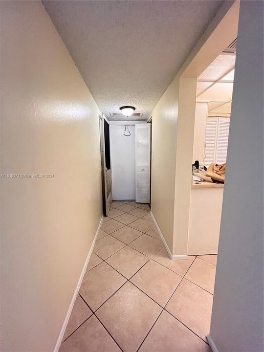 For Rent: $1,950 (2 beds, 2 baths, 949 Square Feet)