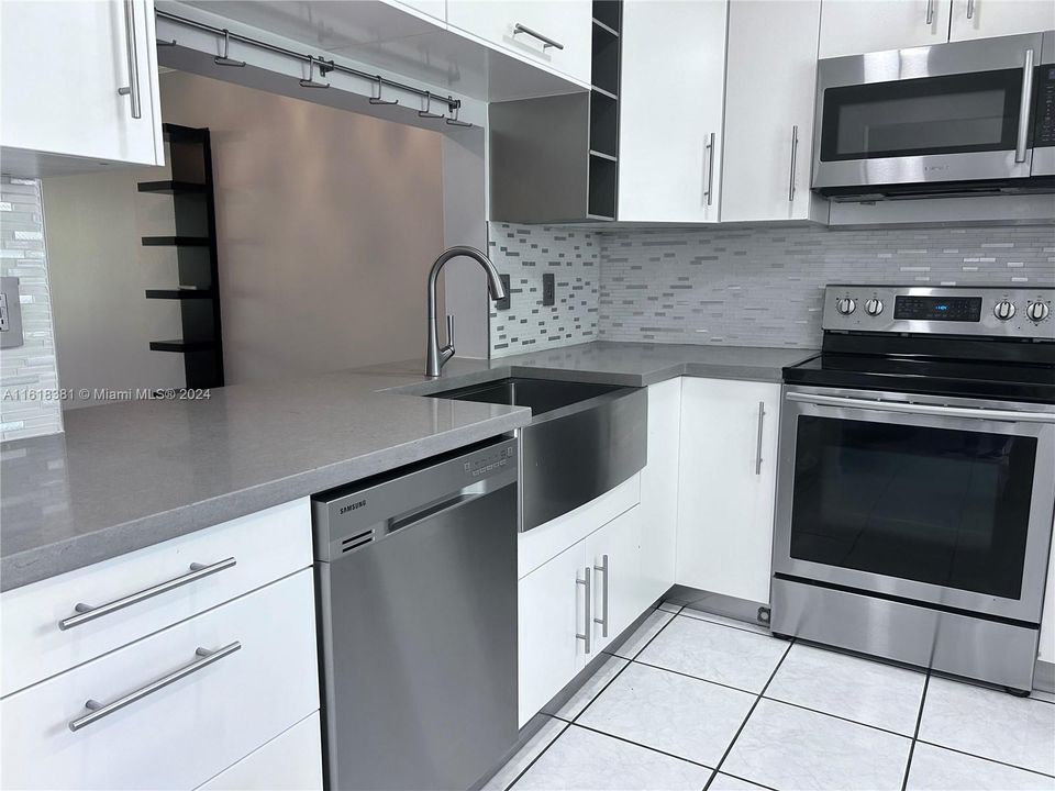 Recently Rented: $2,600 (2 beds, 2 baths, 1296 Square Feet)