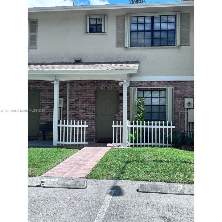 Recently Rented: $2,600 (2 beds, 2 baths, 1296 Square Feet)