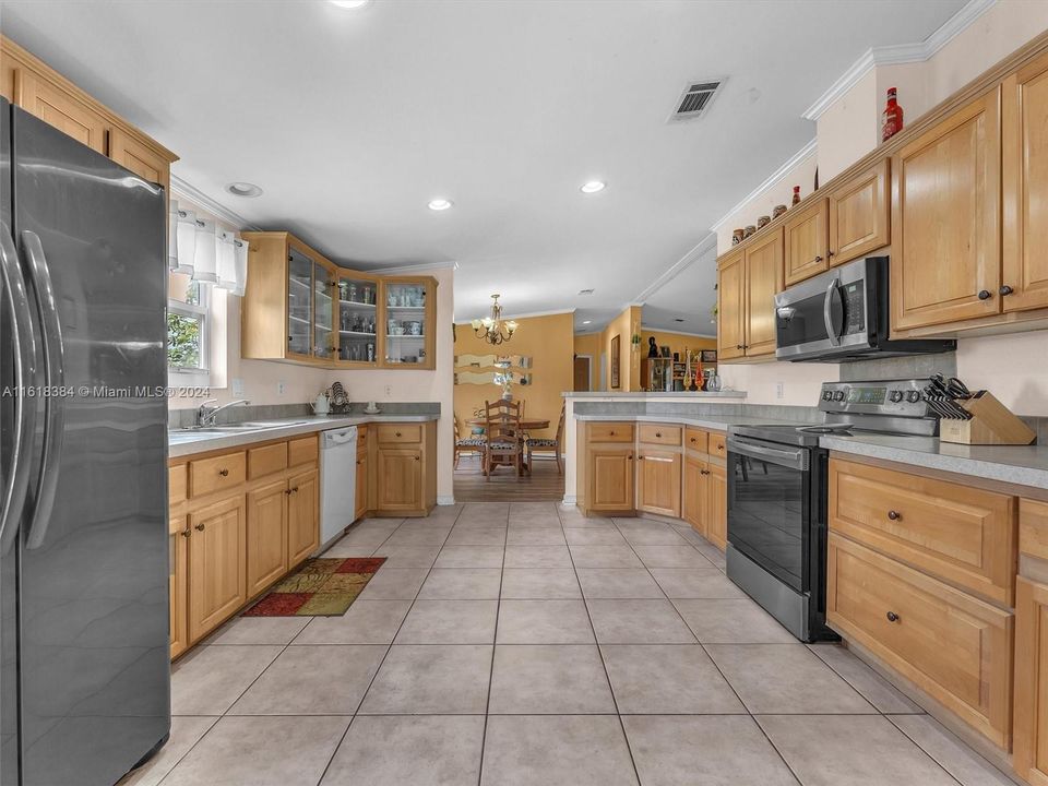 Spacious Kitchen!