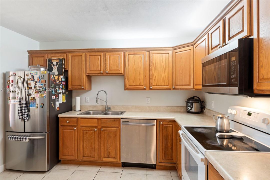 Active With Contract: $289,000 (2 beds, 2 baths, 1256 Square Feet)