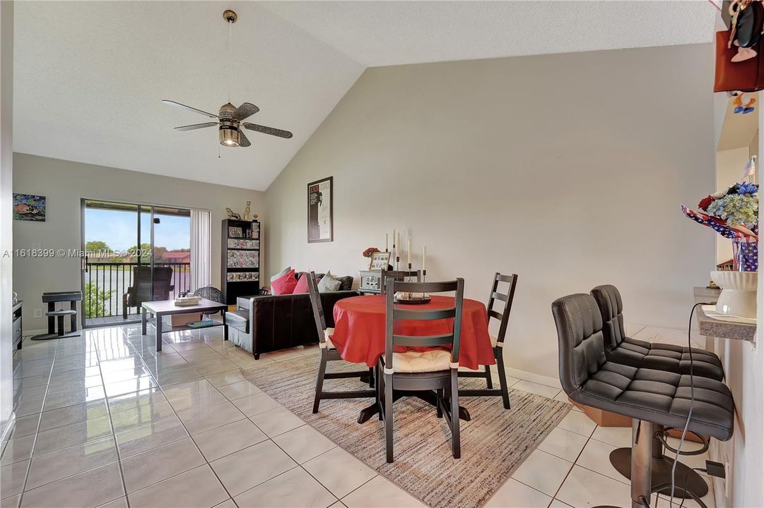 Recently Sold: $255,000 (2 beds, 2 baths, 810 Square Feet)