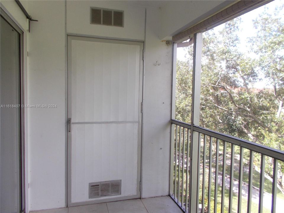 For Rent: $2,200 (2 beds, 2 baths, 1192 Square Feet)