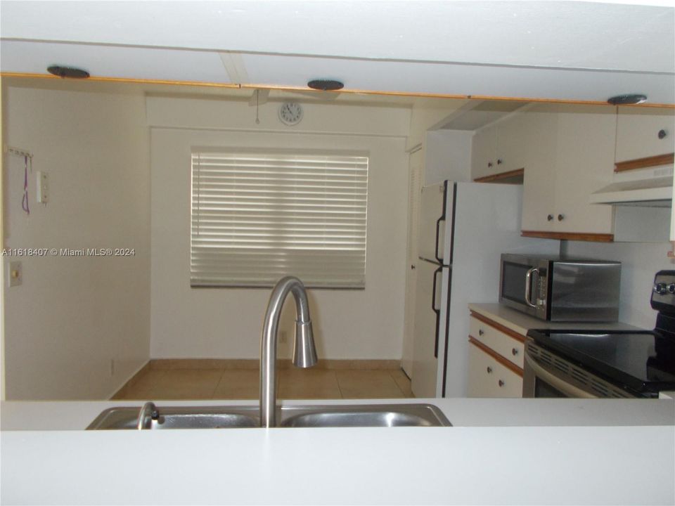 For Rent: $2,200 (2 beds, 2 baths, 1192 Square Feet)