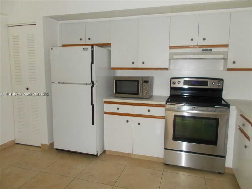 For Rent: $2,200 (2 beds, 2 baths, 1192 Square Feet)