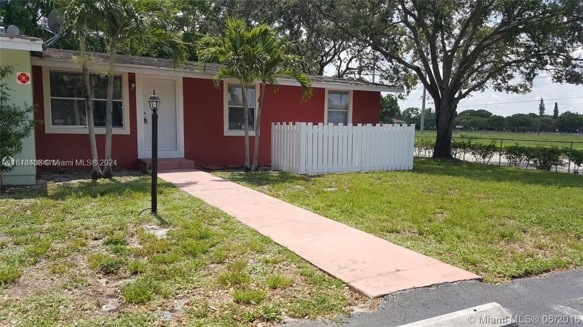 Recently Rented: $1,875 (2 beds, 1 baths, 835 Square Feet)