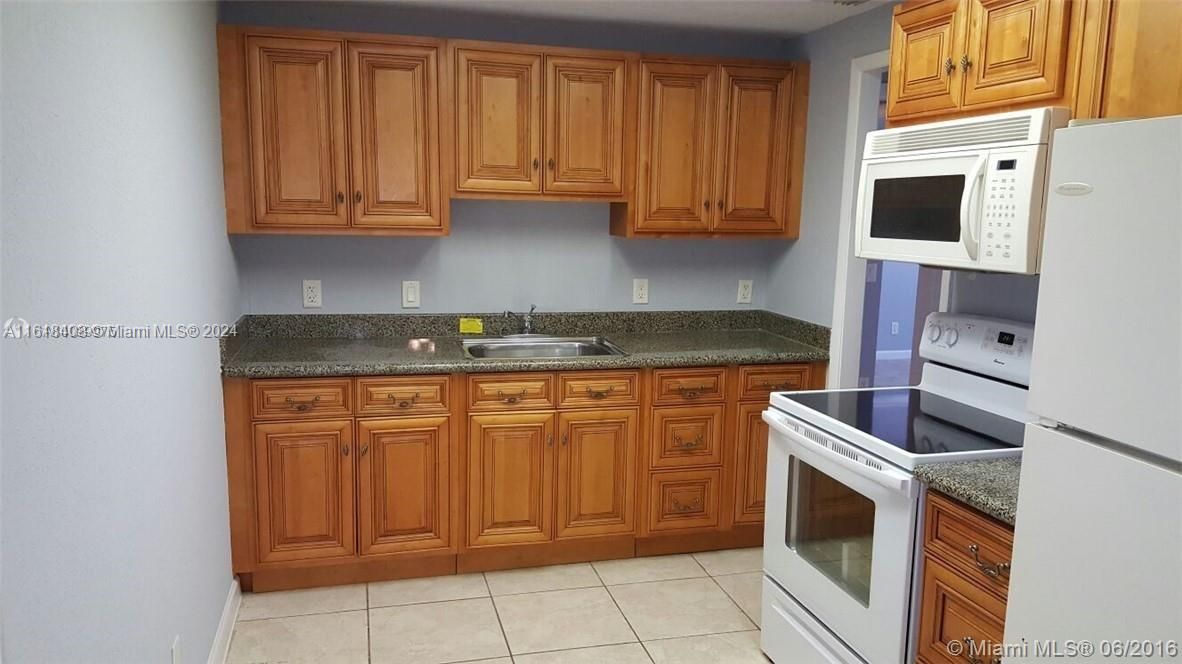 For Rent: $1,875 (2 beds, 1 baths, 835 Square Feet)