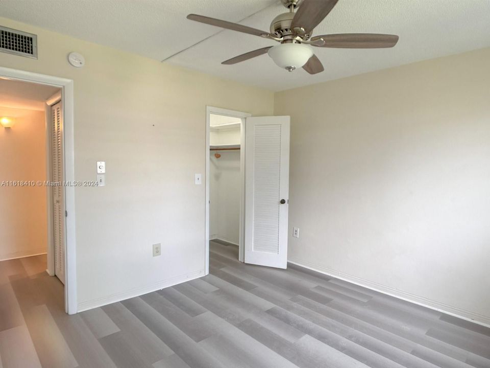 For Sale: $250,000 (2 beds, 2 baths, 1083 Square Feet)