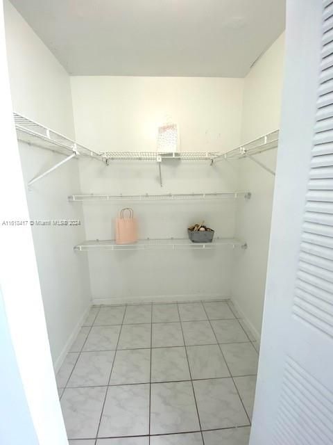 For Sale: $240,000 (2 beds, 2 baths, 917 Square Feet)