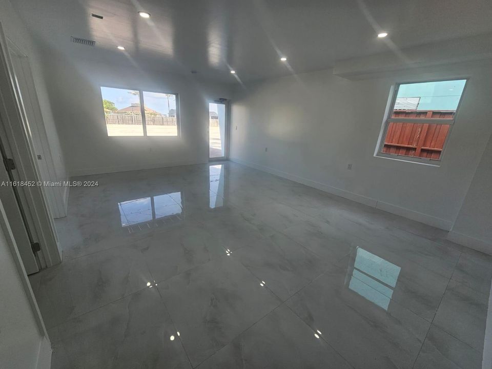 Recently Rented: $3,200 (2 beds, 1 baths, 0 Square Feet)