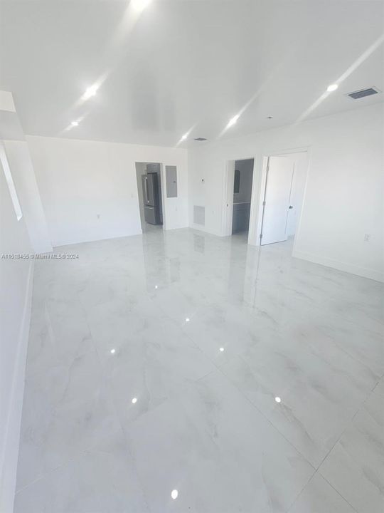 Recently Rented: $1,800 (0 beds, 1 baths, 0 Square Feet)