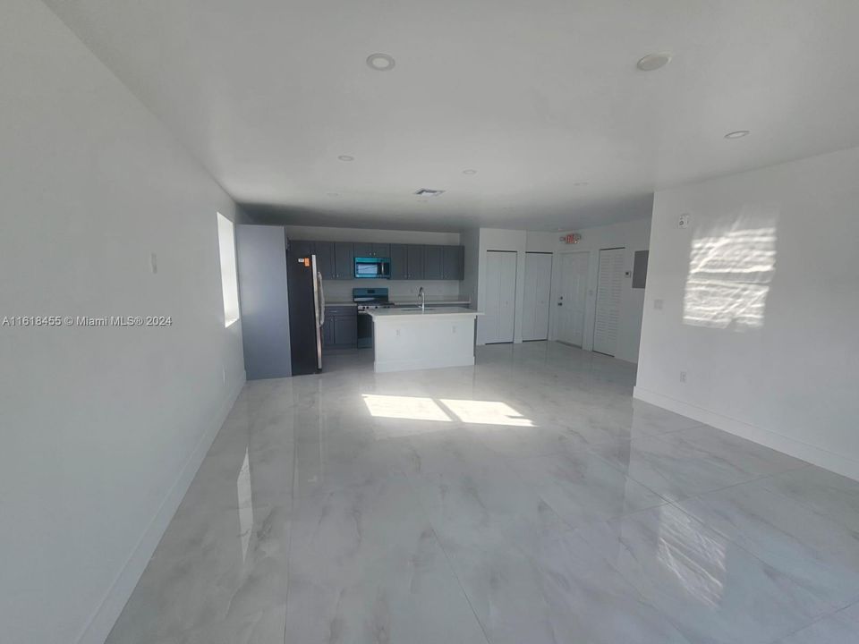 Recently Rented: $1,800 (0 beds, 1 baths, 0 Square Feet)