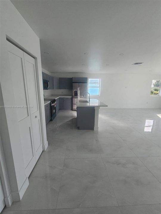 Recently Rented: $1,800 (0 beds, 1 baths, 0 Square Feet)