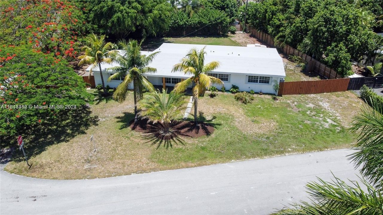 Active With Contract: $850,000 (3 beds, 3 baths, 1573 Square Feet)