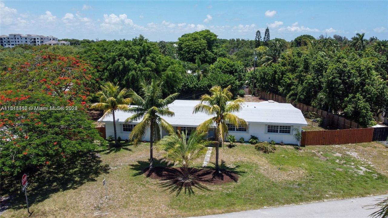 Active With Contract: $850,000 (3 beds, 3 baths, 1573 Square Feet)