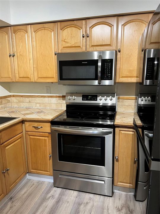 Recently Rented: $1,900 (1 beds, 1 baths, 796 Square Feet)