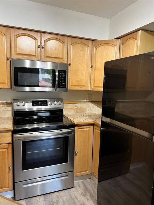 Recently Rented: $1,900 (1 beds, 1 baths, 796 Square Feet)