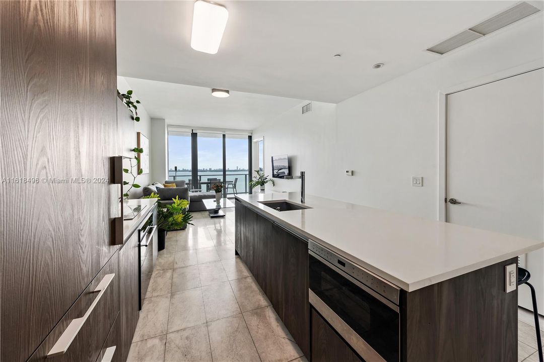 For Sale: $850,000 (1 beds, 2 baths, 940 Square Feet)