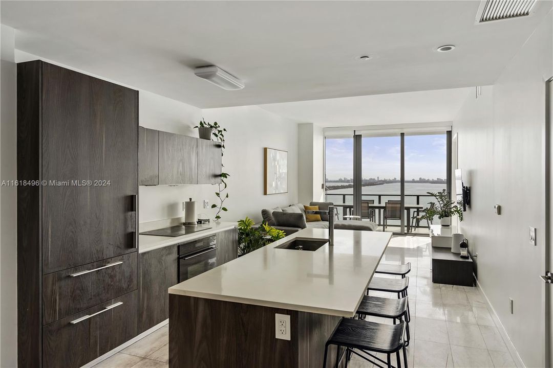 For Sale: $850,000 (1 beds, 2 baths, 940 Square Feet)