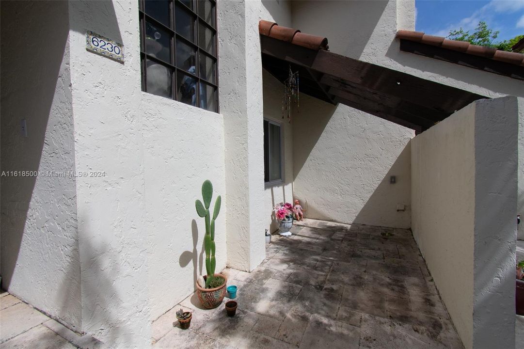 Vendido Recientemente: $795,900 (4 camas, 3 baños, 1819 Pies cuadrados)