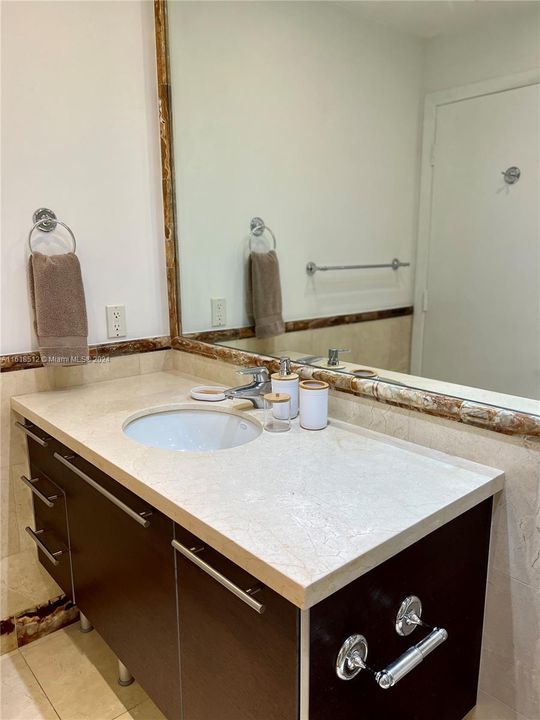 Recently Sold: $421,000 (1 beds, 1 baths, 651 Square Feet)