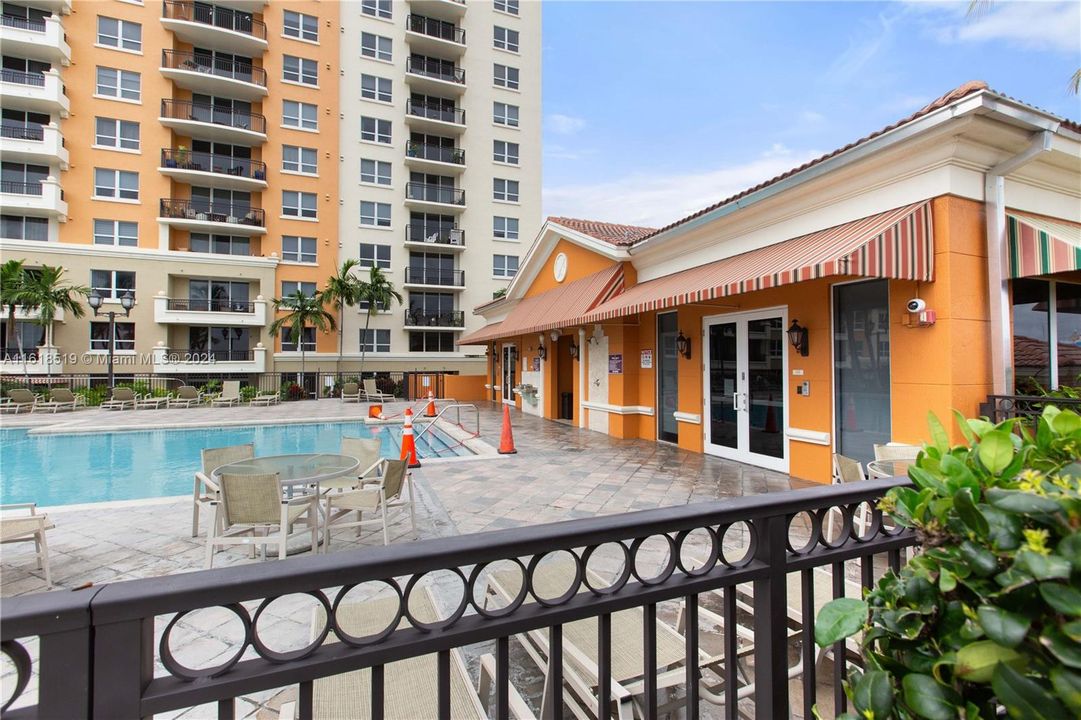 For Sale: $578,000 (2 beds, 2 baths, 1242 Square Feet)