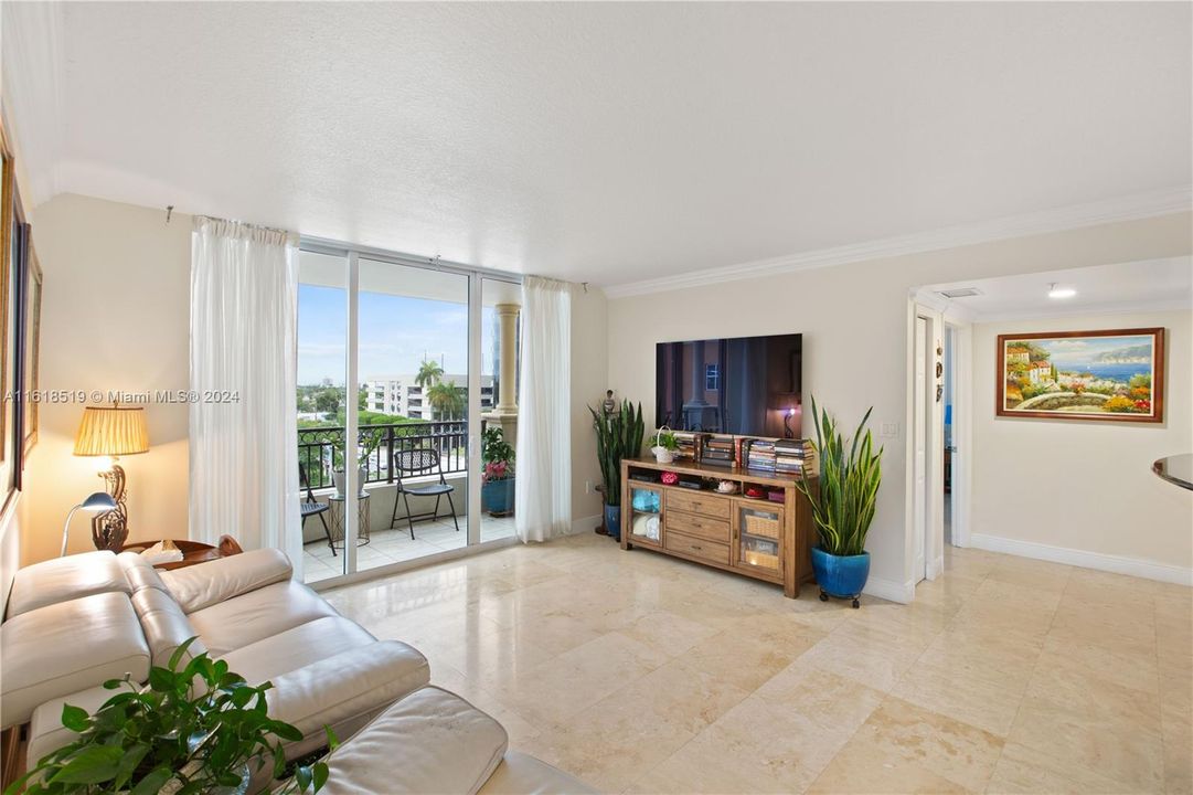 For Sale: $578,000 (2 beds, 2 baths, 1242 Square Feet)