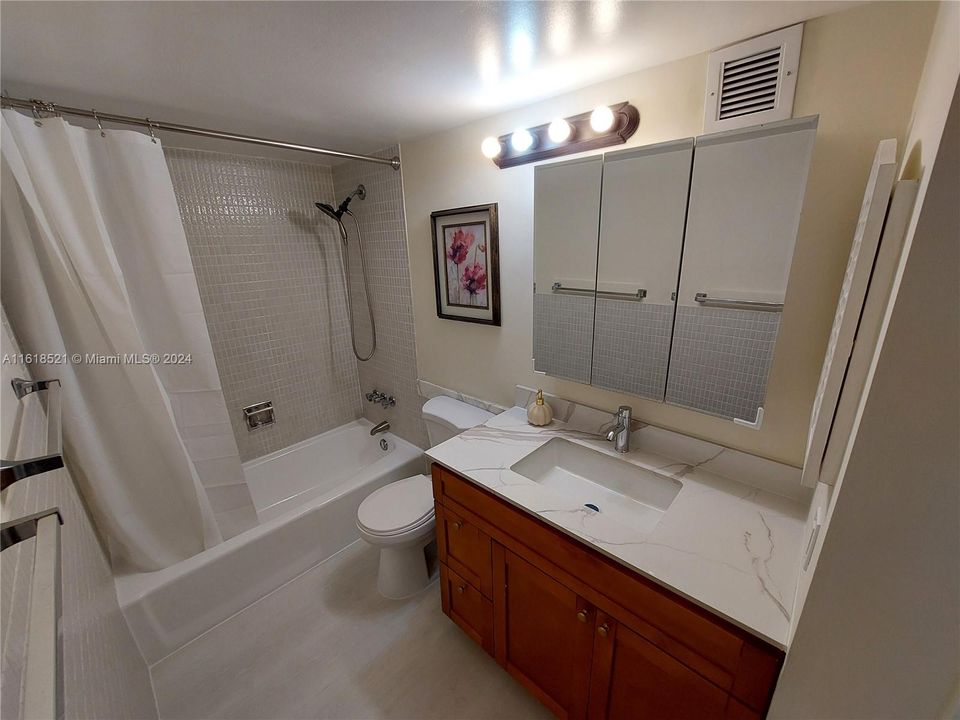 For Sale: $299,900 (1 beds, 1 baths, 680 Square Feet)