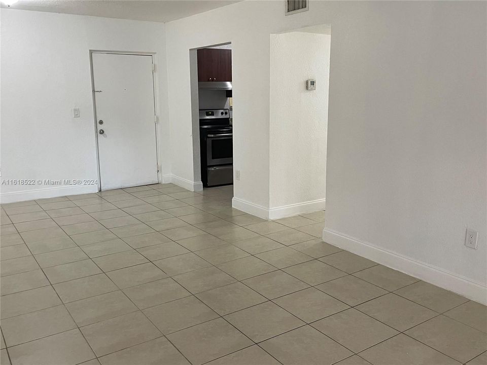 For Rent: $2,100 (2 beds, 2 baths, 890 Square Feet)