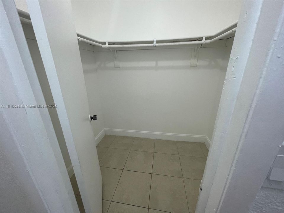 For Rent: $2,100 (2 beds, 2 baths, 890 Square Feet)