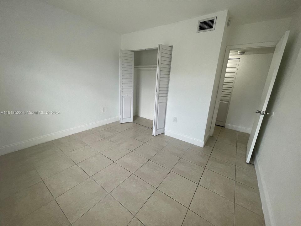 For Rent: $2,100 (2 beds, 2 baths, 890 Square Feet)