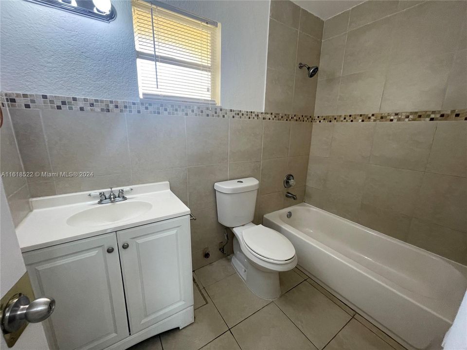 For Rent: $2,100 (2 beds, 2 baths, 890 Square Feet)